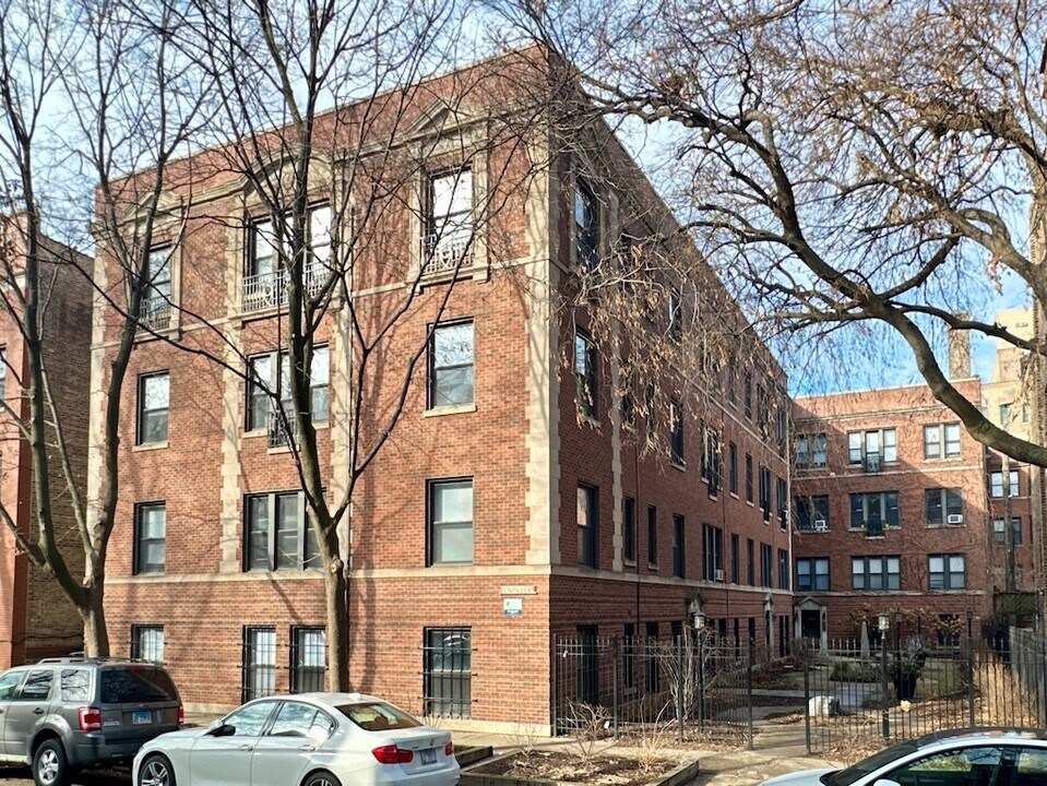 1362 E 52nd St in Chicago, IL - Building Photo