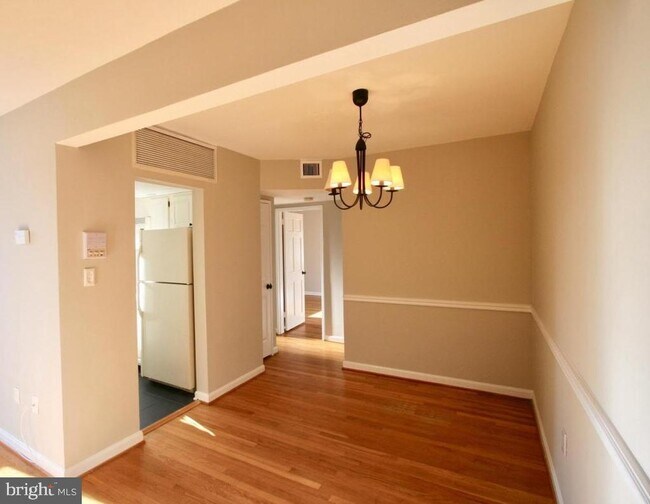 2610 Tunlaw Rd NW in Washington, DC - Building Photo - Building Photo