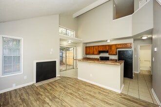 8536 Pineland Dr in Jonesboro, GA - Building Photo - Building Photo