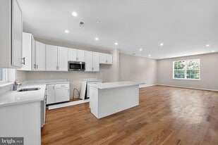 43 Roosevelt Ave in Hatfield, PA - Building Photo