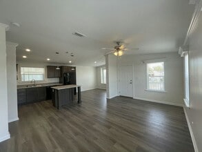 912 Freeport W in Venice, FL - Building Photo - Building Photo