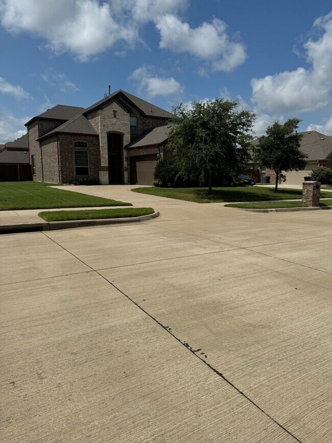 property at 3222 Rheims Dr