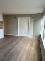 133 SW Normandy Rd, Unit 2 in Normandy Park, WA - Building Photo