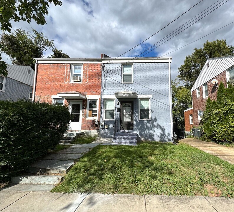 5532 B St SE in Washington, DC - Building Photo