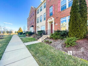 3815 Hansberry Ct NE in Washington, DC - Building Photo - Building Photo