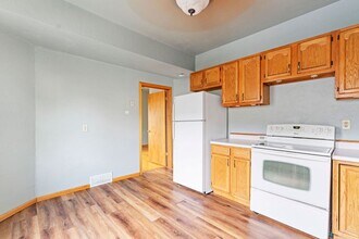 114 Center St in Neenah, WI - Building Photo - Building Photo