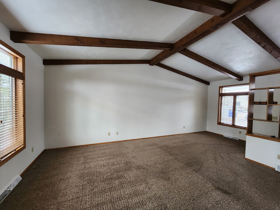 9 Pamela Ct in Appleton, WI - Building Photo
