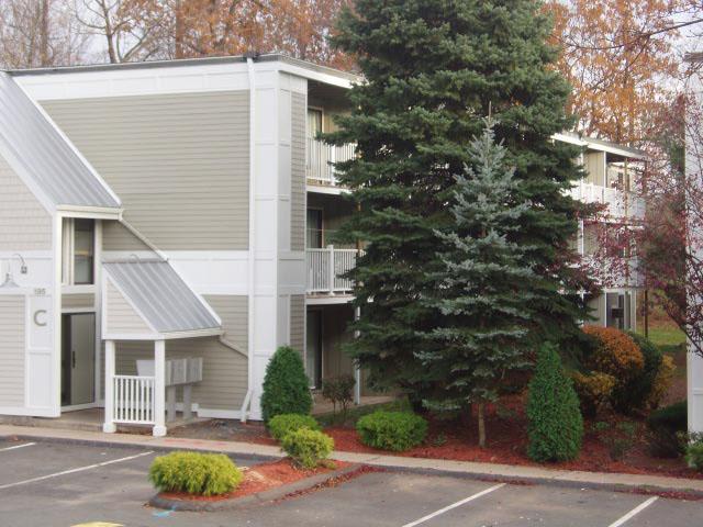 Fairway Apartments in New Britain, CT - Building Photo