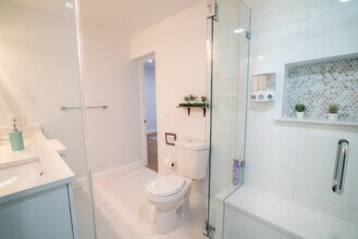 1909 E Crenshaw St in Tampa, FL - Building Photo - Building Photo