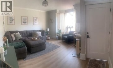 219 Stinson St in Hamilton, ON - Building Photo - Building Photo