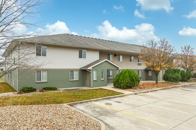 The Ponds on G E Road in Bloomington, IL - Building Photo - Building Photo