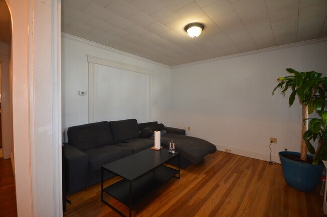222 N Harvard St, Unit 1 in Boston, MA - Building Photo - Building Photo