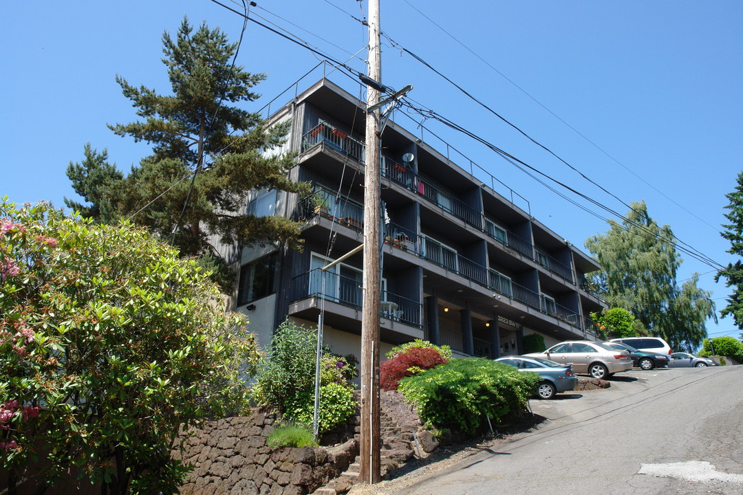 Hilltop House in Portland, OR - Building Photo