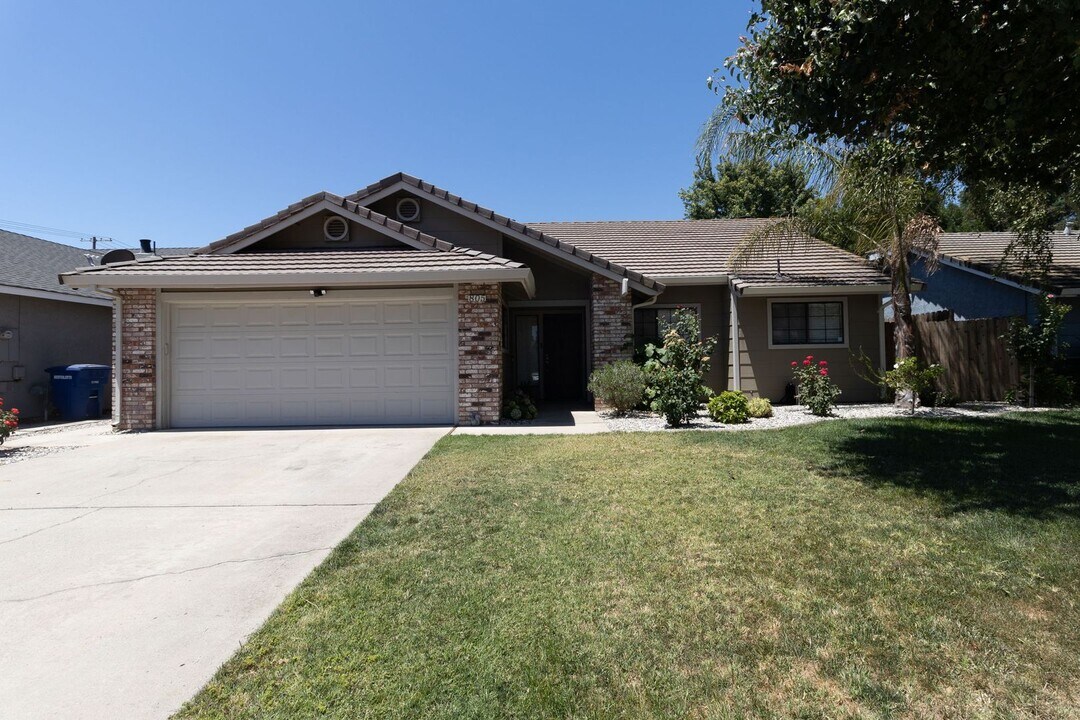 805 Rosemore Ave in Modesto, CA - Building Photo
