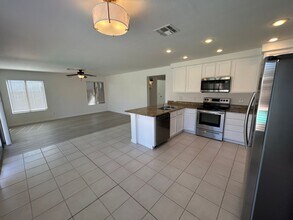 17315 N Kimberly Way in Surprise, AZ - Building Photo - Building Photo