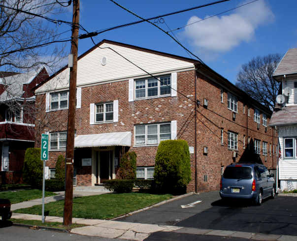517 Westfield Avenue in Elizabeth, NJ - Foto de edificio - Building Photo