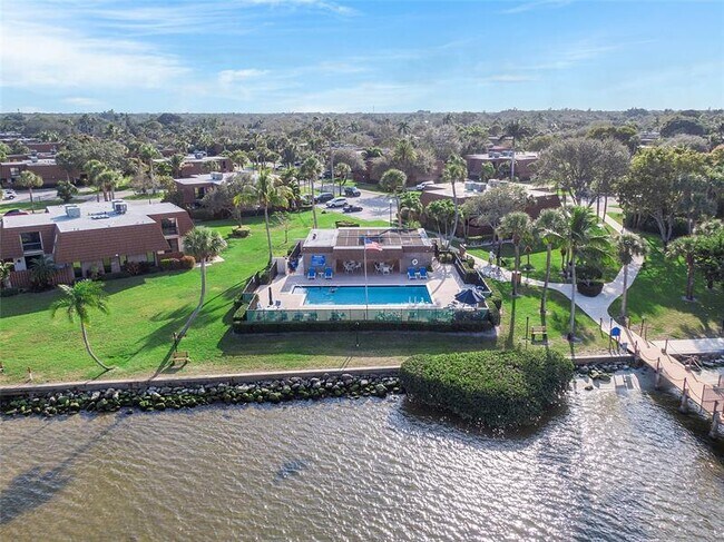 825 Center St in Jupiter, FL - Building Photo - Building Photo