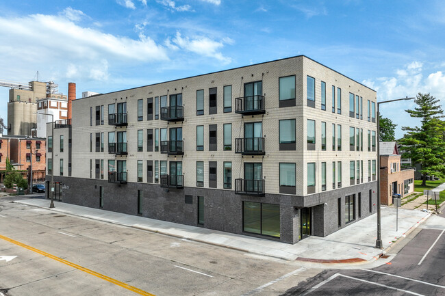 Silos Apartments in Mankato, MN - Building Photo - Building Photo