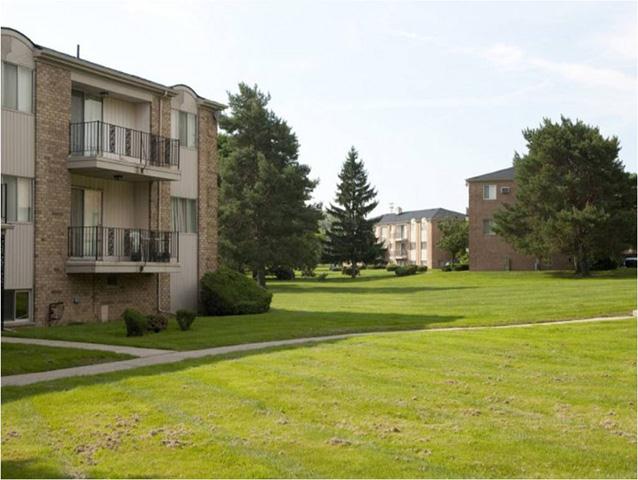 River Forest Apartments in Flint, MI - Building Photo