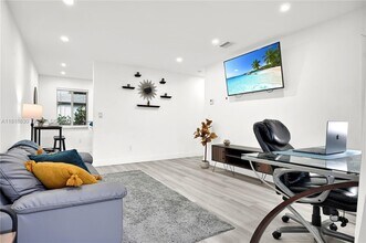 300 NW 82nd Terrace in Miami, FL - Building Photo - Building Photo