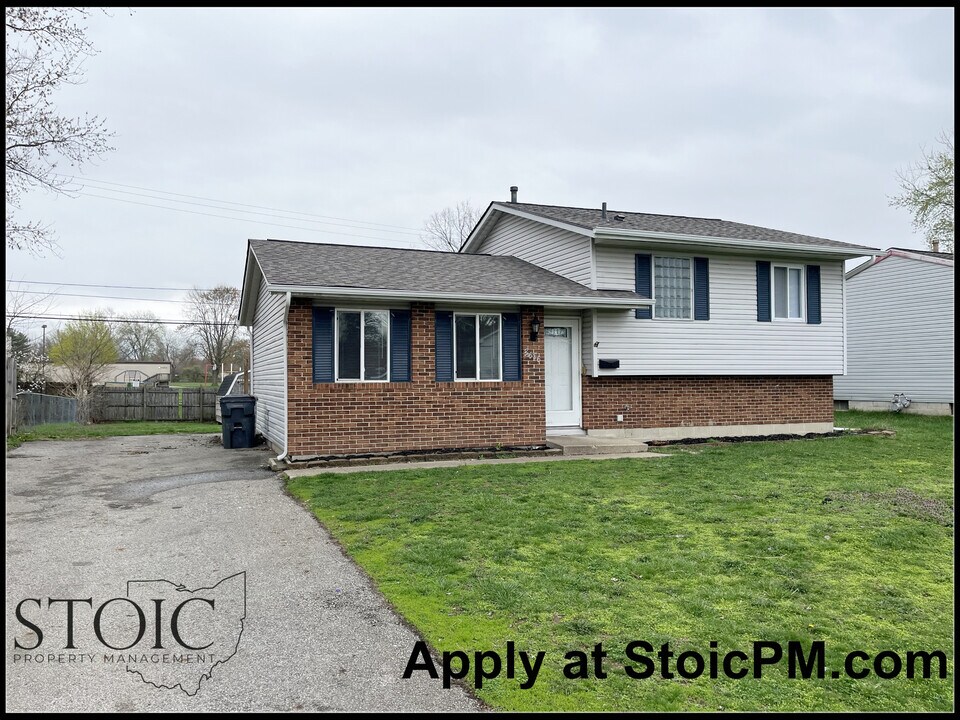3699 Laguna Dr in Columbus, OH - Building Photo