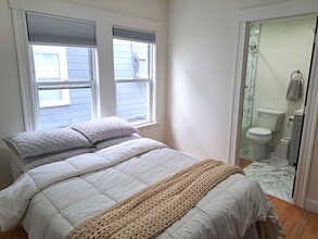 194 Cedar St, Unit 1 in Somerville, MA - Building Photo - Building Photo
