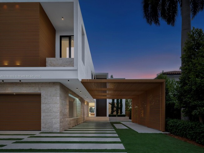 94 S Hibiscus Dr in Miami Beach, FL - Foto de edificio - Building Photo