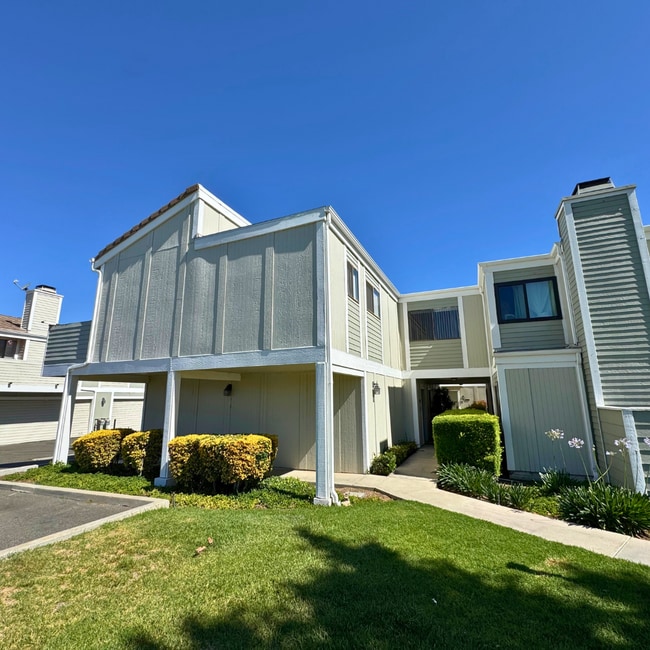 property at 27063 Crossglade Ave