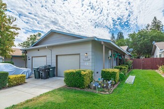 Venuto Way Duplexes in Sacramento, CA - Building Photo - Building Photo