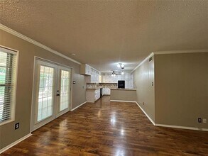 613 W Redbud Dr in Hurst, TX - Building Photo - Building Photo