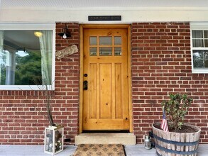 2739 Woodley Pl in Falls Church, VA - Building Photo - Building Photo