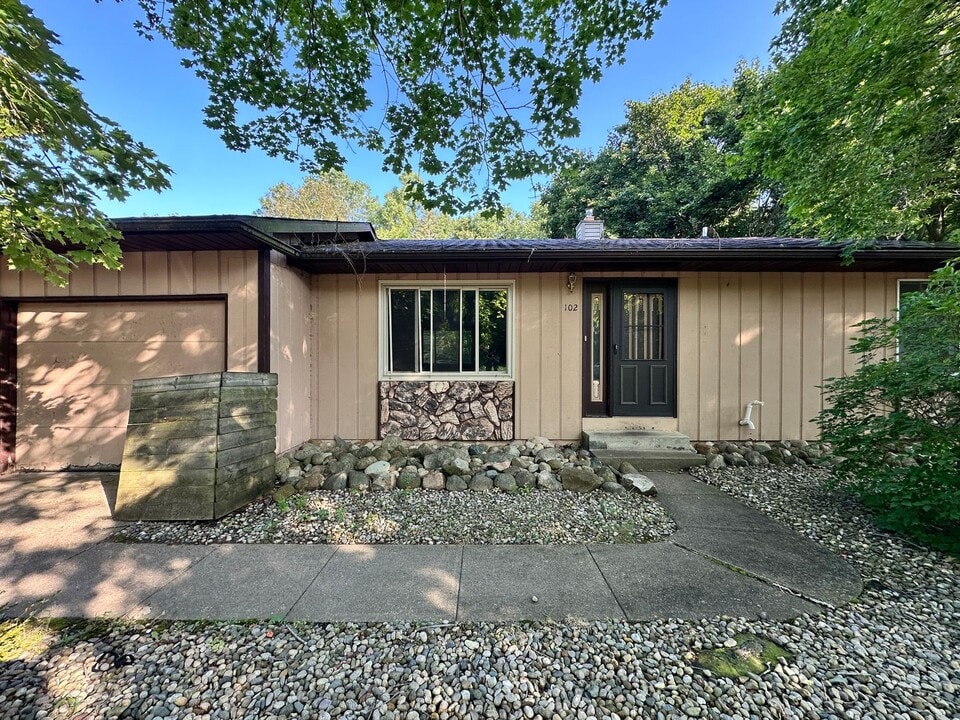 102-104 Heather Hills Dr in Battle Creek, MI - Building Photo