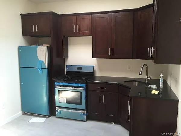 214-83 Jamaica Ave in Queens, NY - Building Photo
