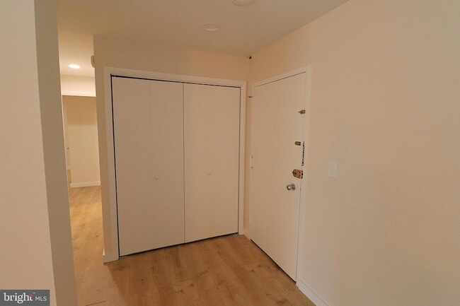 7505 Democracy Blvd, Unit A125 in Bethesda, MD - Building Photo - Building Photo