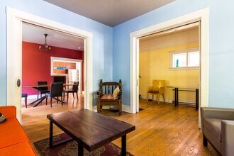 2322 NW Kearney St in Portland, OR - Building Photo - Building Photo