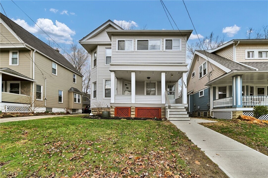 1290 Hall Ave in Lakewood, OH - Building Photo