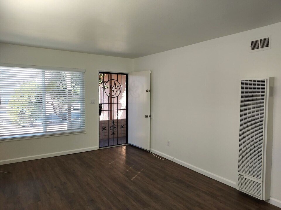6091 Horton Dr in La Mesa, CA - Building Photo