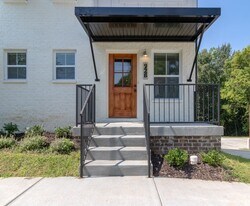 938 Charlotte St in Clarksville, TN - Building Photo