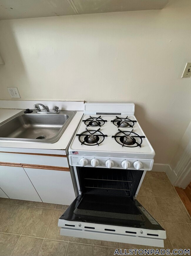 1152 Commonwealth Ave