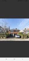 6845 N Albina Ave, Unit 6845 N Albina, Back 2BD in Portland, OR - Building Photo