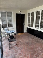 1320 S Beverly Glen Blvd, Unit 1314 in Los Angeles, CA - Foto de edificio - Building Photo