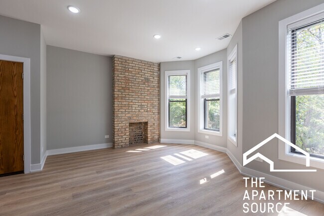 427 W Belmont Ave, Unit 2 in Chicago, IL - Building Photo - Building Photo
