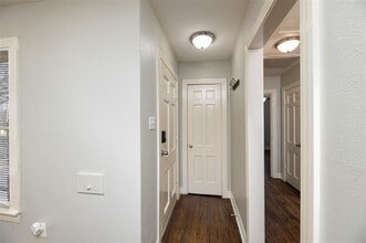 2308 N Edgewood Terrace in Fort Worth, TX - Building Photo - Building Photo