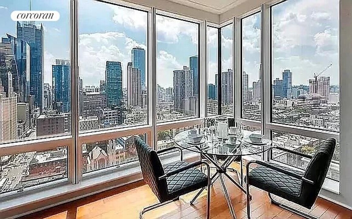 306 W 48th St in New York, NY - Building Photo