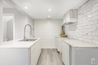 12818 Midway Rd in Dallas, TX - Building Photo - Building Photo