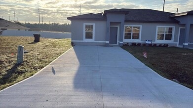 833 Colville Dr in Poinciana, FL - Foto de edificio - Building Photo