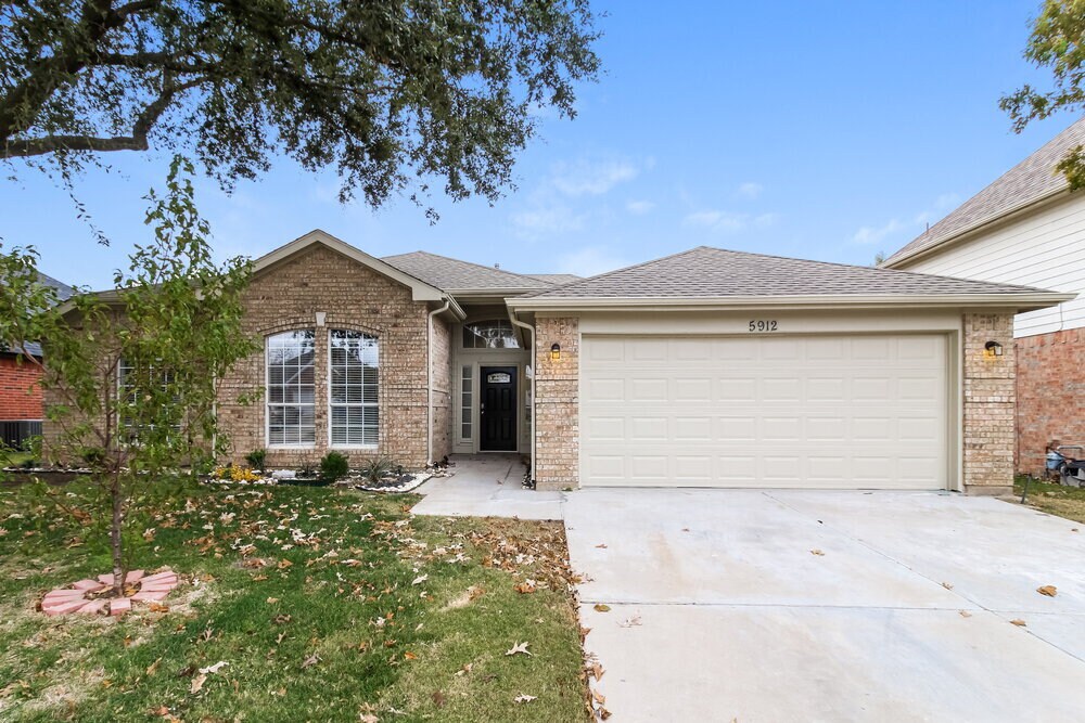 5912 Hillview Dr in Watauga, TX - Foto de edificio
