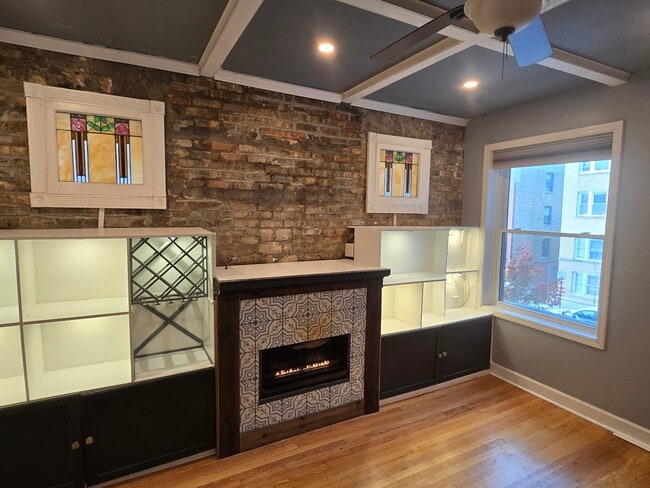 3041 W Leland Ave, Unit 2