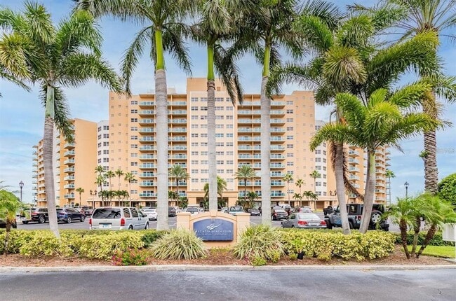 880 Mandalay Ave in Clearwater, FL - Building Photo - Building Photo