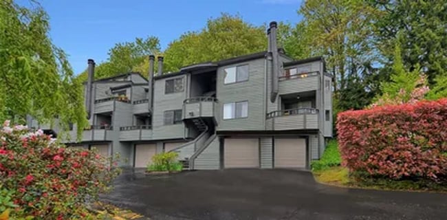 property at 11630 NE 70th Pl
